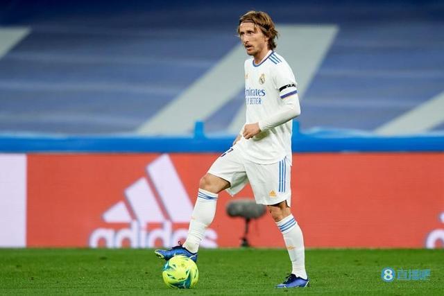 2015 赛季：由于主场暴雨，洋基队与大都会队的“地铁大战”被迫延迟三小时开球